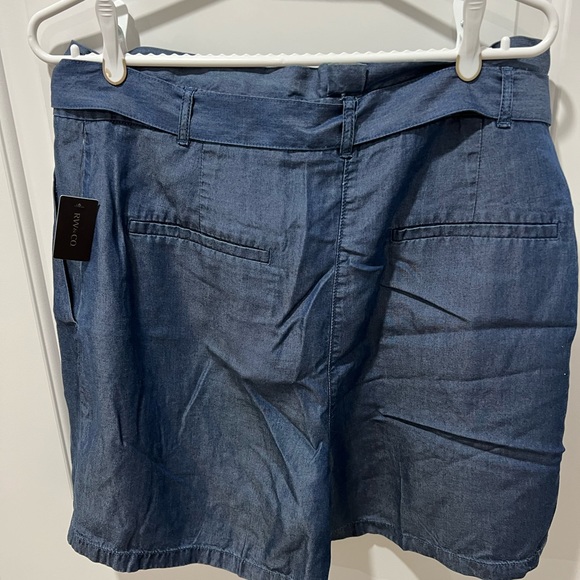 RW & Co. Shorts - Picture 2 of 4